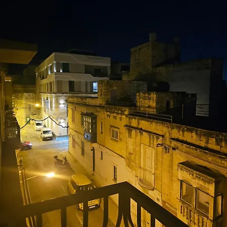 Modern Near Valletta And Sliema アパート